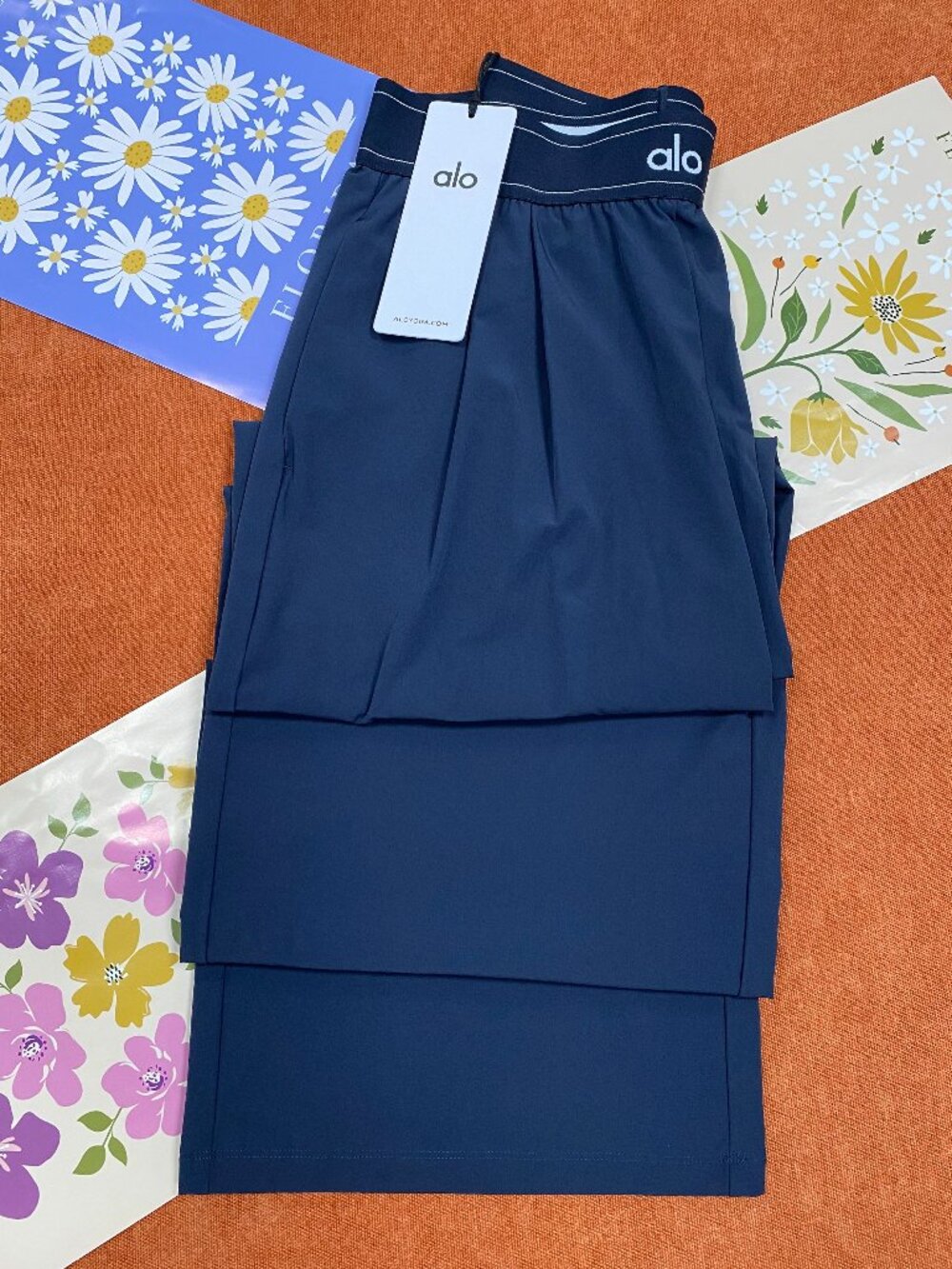 Brand new with tags🌊ALO Yoga Set Navy Blue (Regular Size 30 inches) - Picture 8 of 11